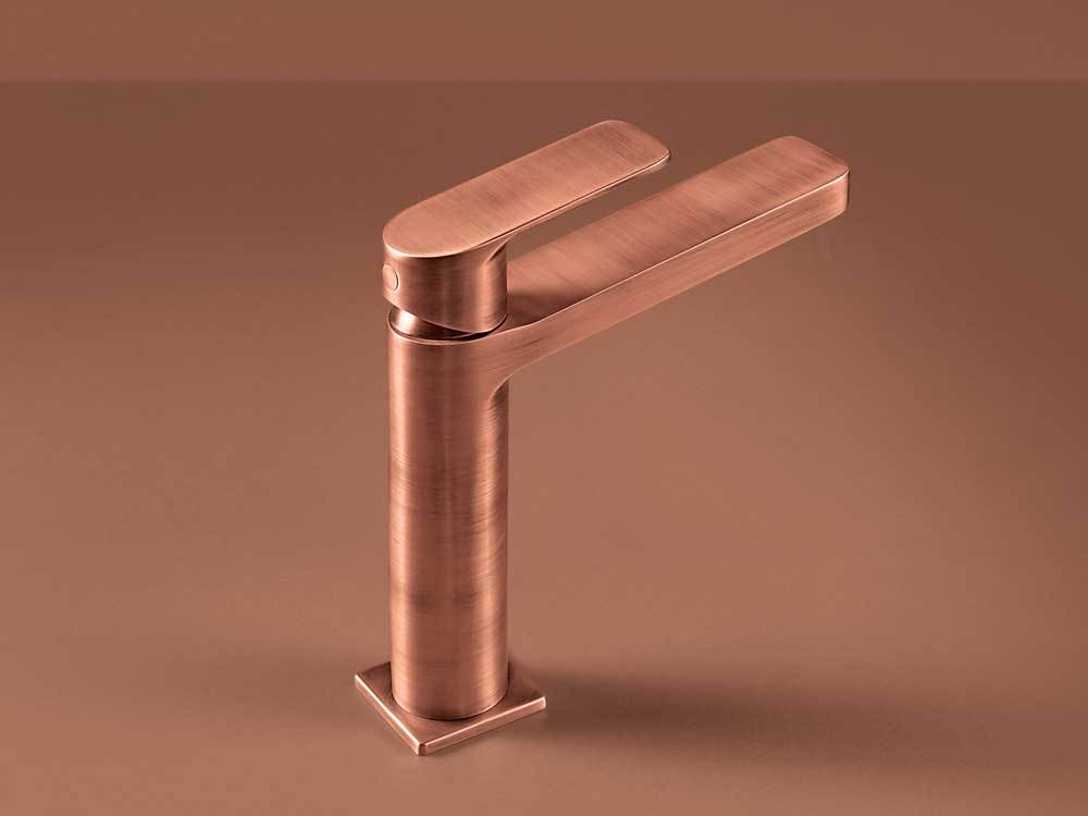 Finitura Brushed, con un effetto superficiale spazzolato, colore Trendy Copper
